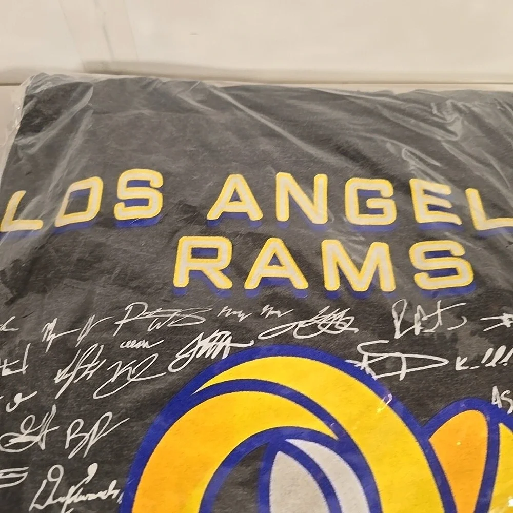 Super Bowl LVI Champions Rams Signed 4XL T-Shirt‎ and New Era Hat